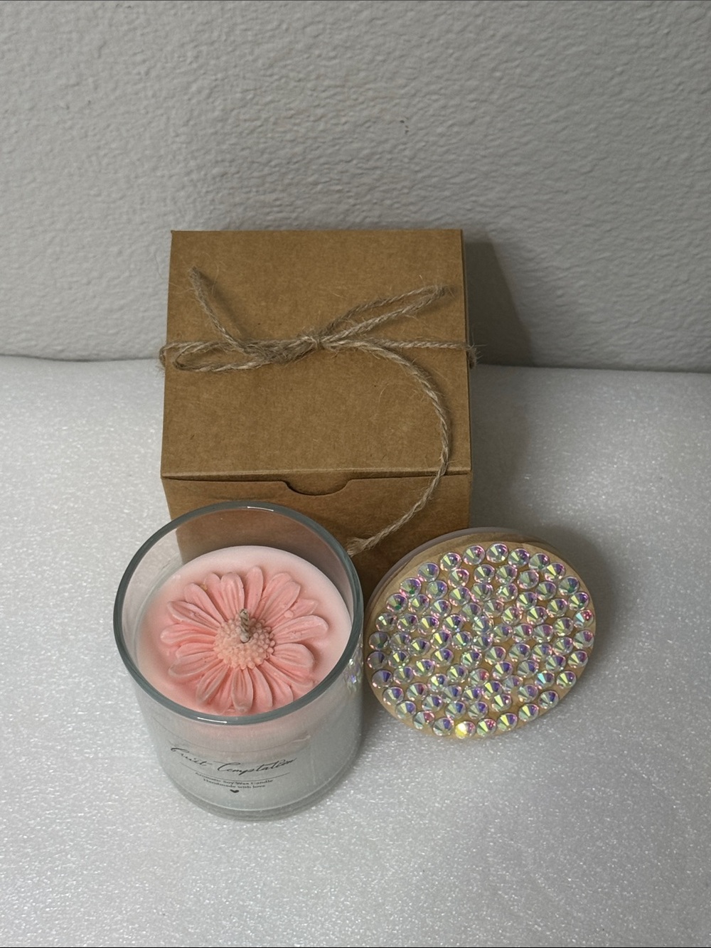 🌸✨ Hand-Poured Pink Floral Soy Candle with Sparkling Rhinestone Lid ✨🌸 - Picture 4 of 7